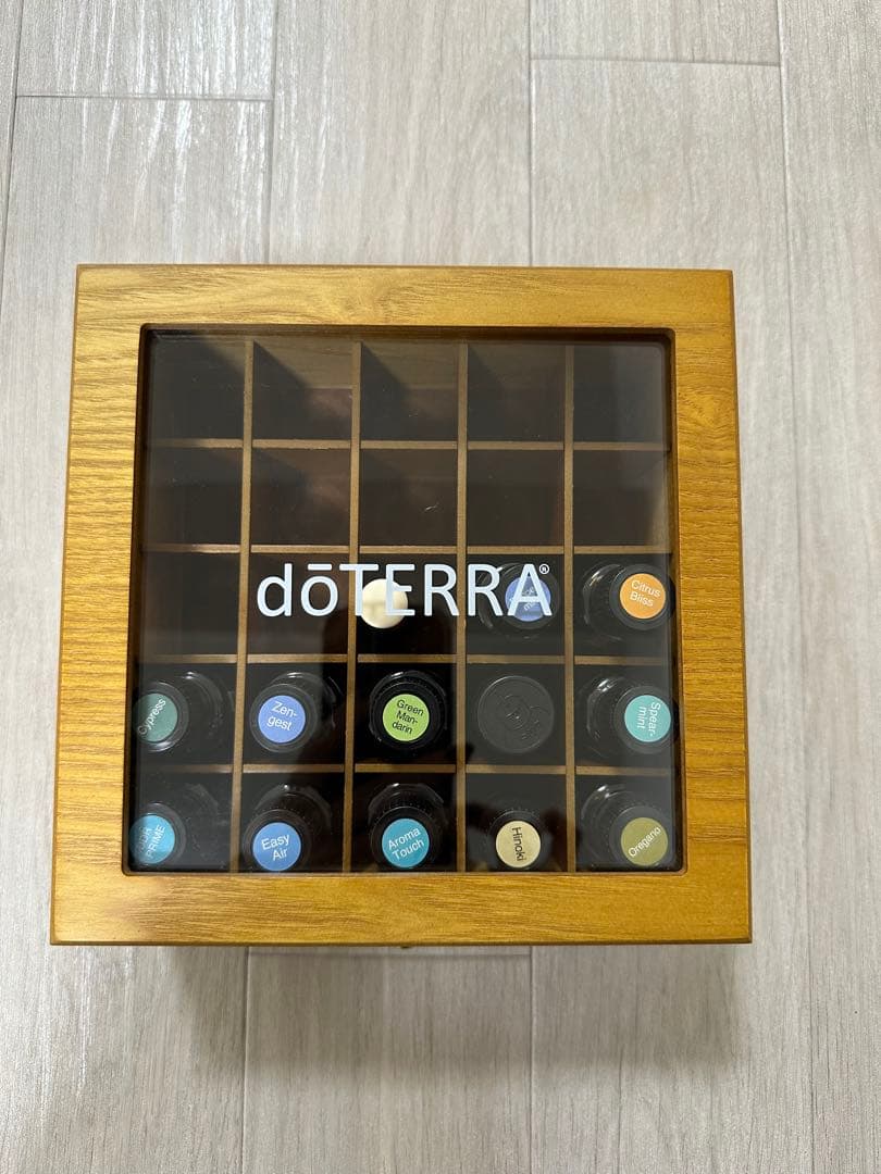 美品ドテラ木箱　13種類のオイル付き Amazon｜エッセンシャル オイル ホルダー、25グリッド