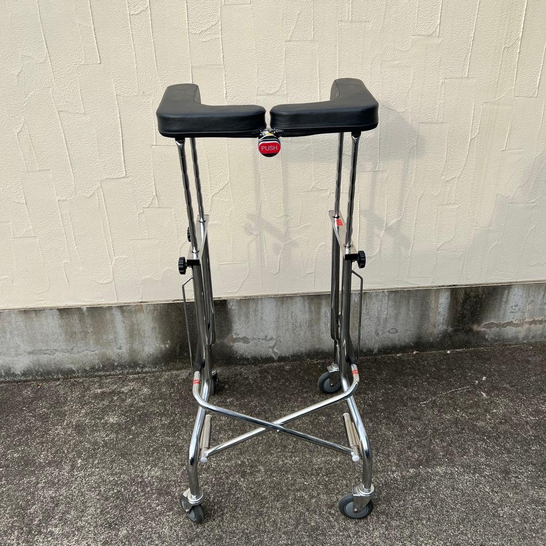 折りたたみ式歩行器 4キャスター付き 特別送料】【室内専用】折りたたみ式歩行器（標準タイプ） 4輪